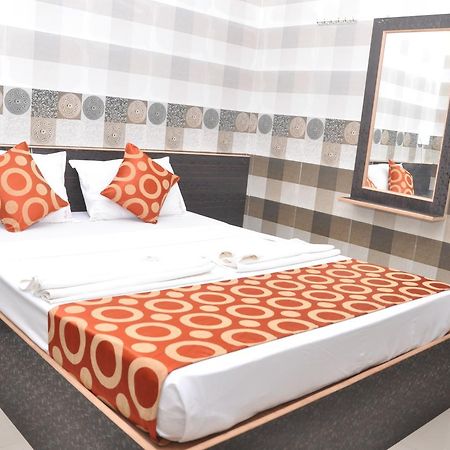 Addhuri Comforts Inn Mysore Extérieur photo