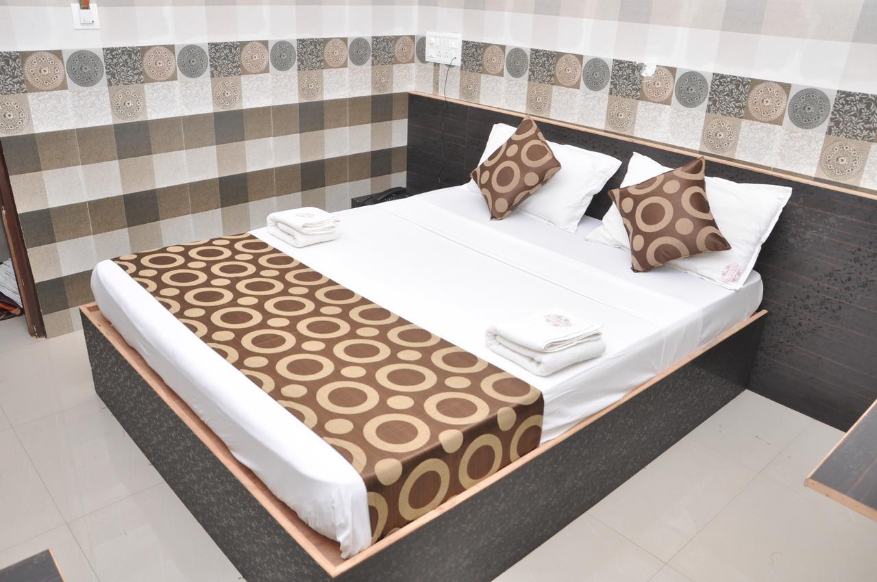 Addhuri Comforts Inn Mysore Extérieur photo